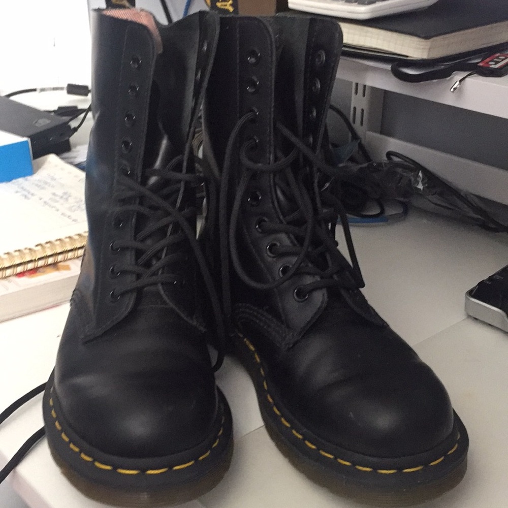Dr. Marten’s 10-eye